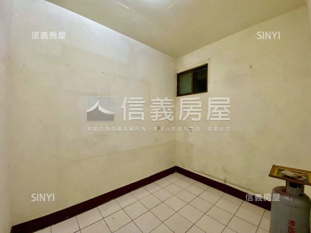 西屯大面寬臨路透店房屋室內格局與周邊環境