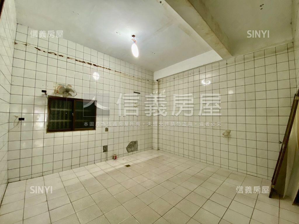 西屯大面寬臨路透店房屋室內格局與周邊環境