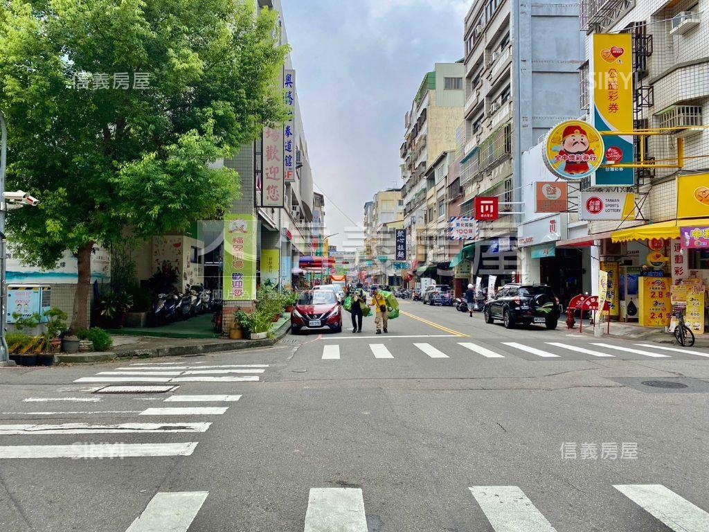 西屯大面寬臨路透店房屋室內格局與周邊環境