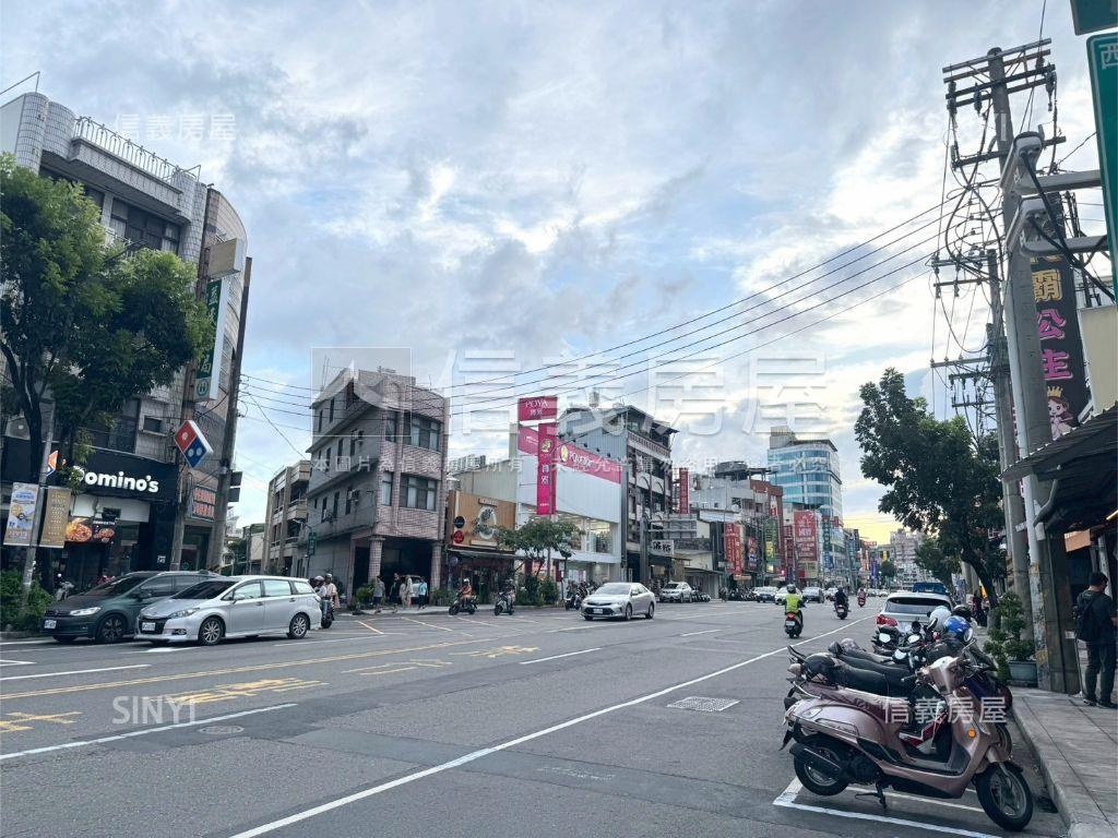 楠梓火車站燙金店面房屋室內格局與周邊環境