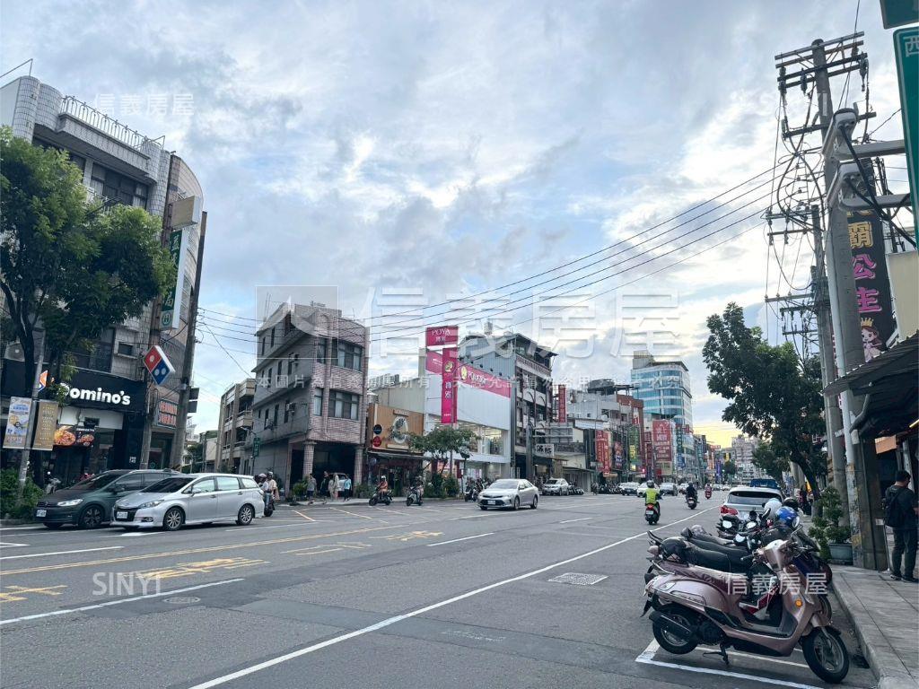 楠梓火車站燙金店面房屋室內格局與周邊環境