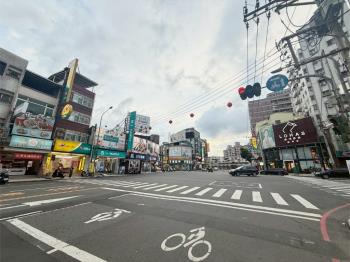 楠梓火車站燙金店面