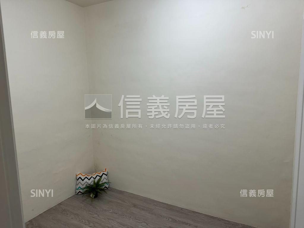 低總價中科門前好停車透天房屋室內格局與周邊環境