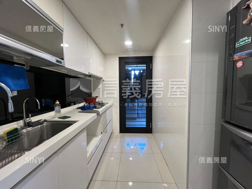 勝美樹美裝潢邊間三房車位房屋室內格局與周邊環境