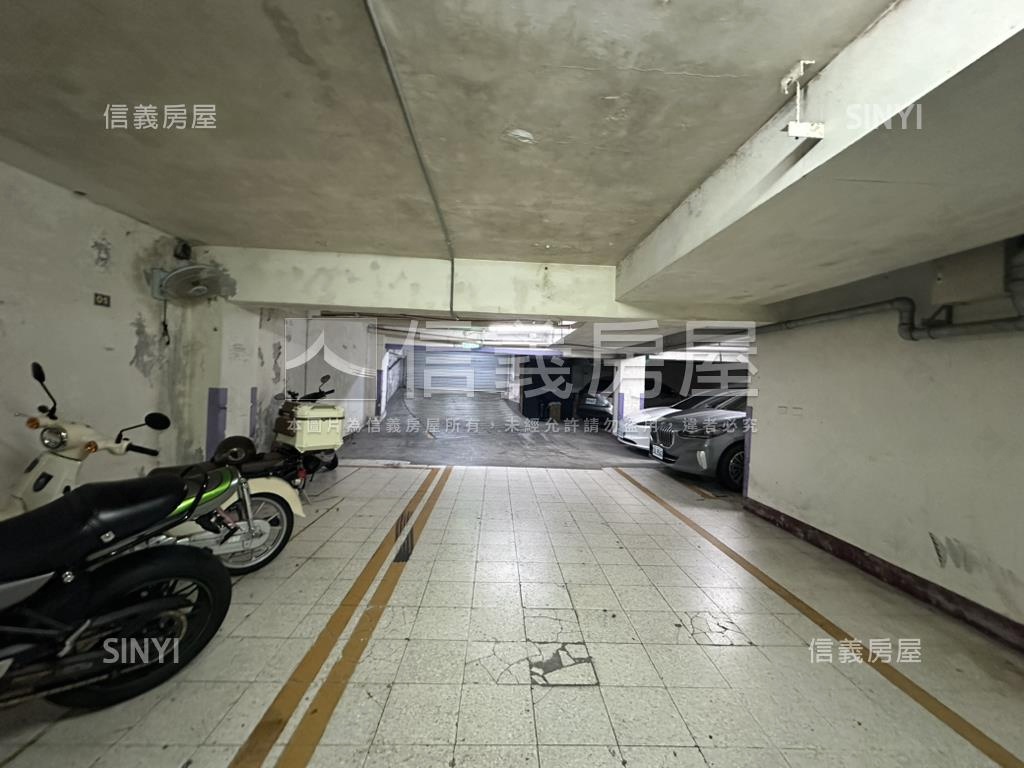 稀有獨立坡道平面車位房屋室內格局與周邊環境