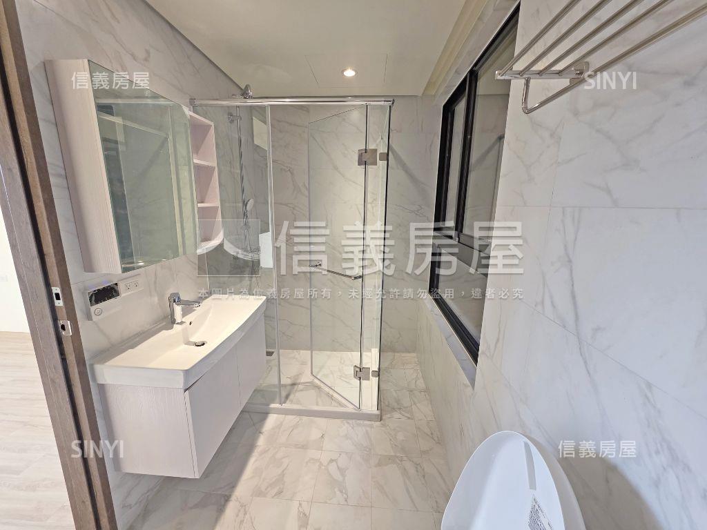 画世代稀有Ａ棟附車位房屋室內格局與周邊環境