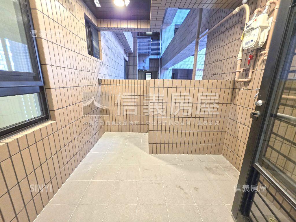 画世代稀有Ａ棟附車位房屋室內格局與周邊環境