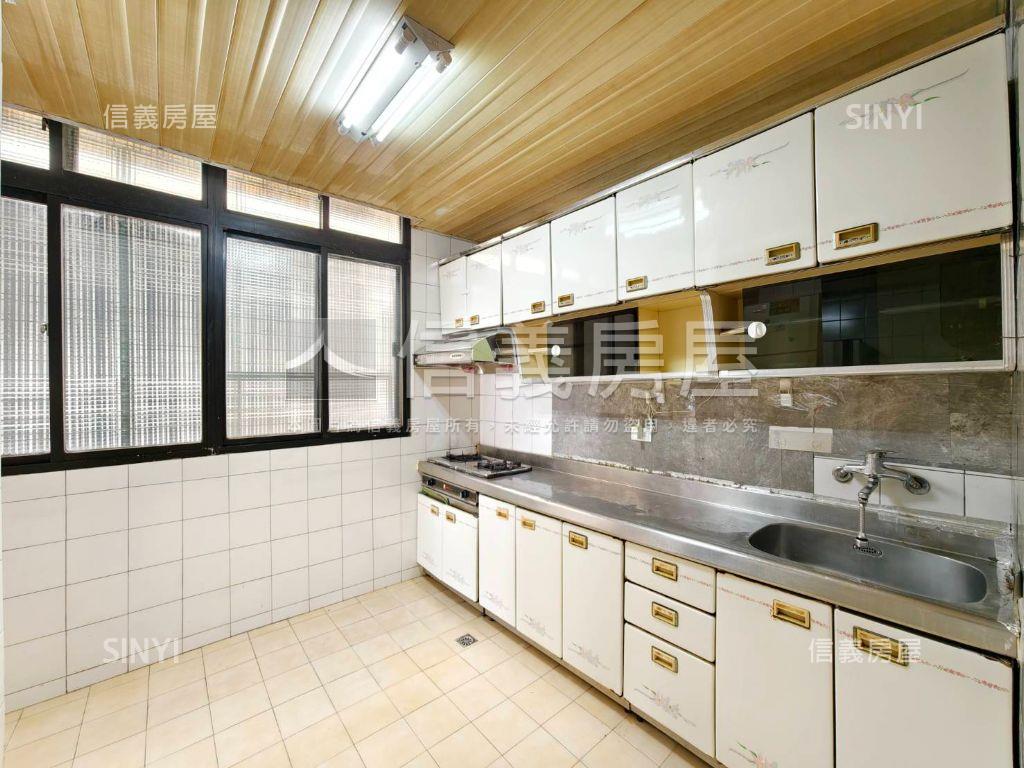 一層一戶四面採光大空間房屋室內格局與周邊環境