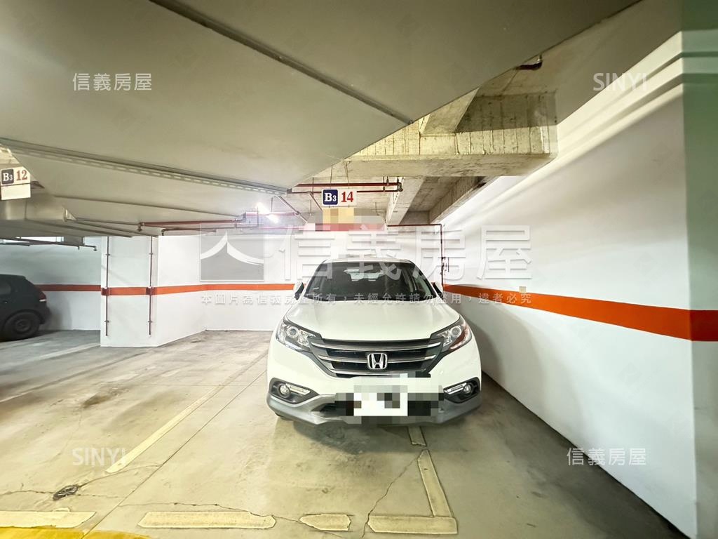 專任坡道平面車位房屋室內格局與周邊環境