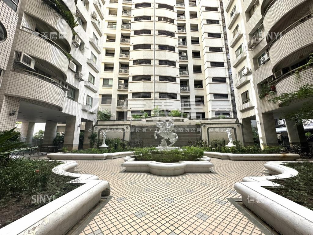 專任坡道平面車位房屋室內格局與周邊環境