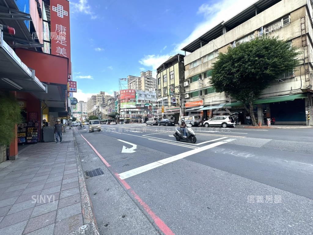 專任坡道平面車位房屋室內格局與周邊環境