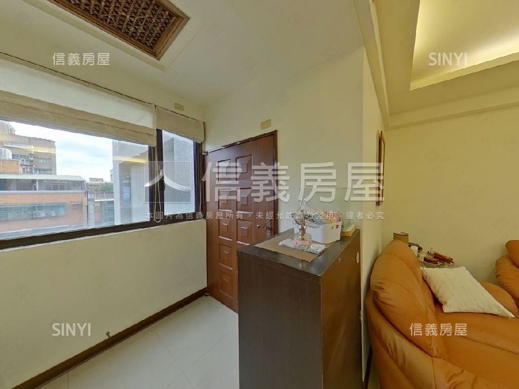 長榮蓮苑三房車位房屋室內格局與周邊環境