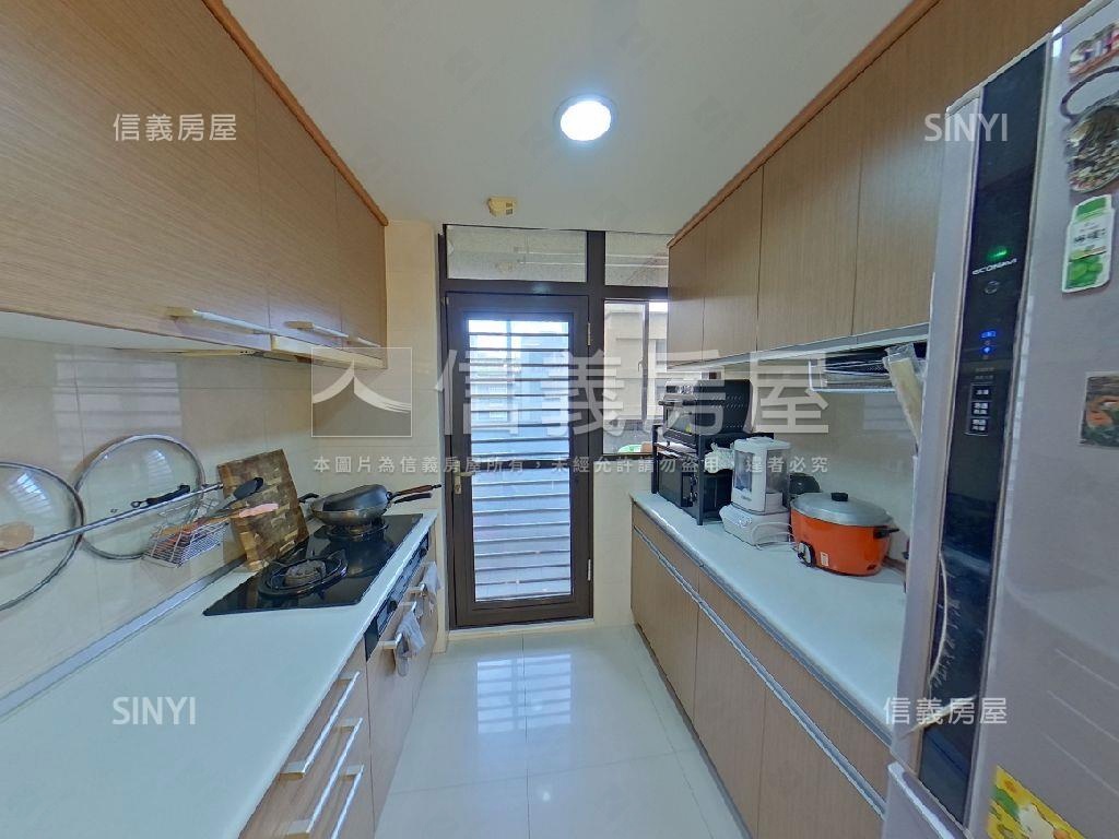 長榮蓮苑三房車位房屋室內格局與周邊環境
