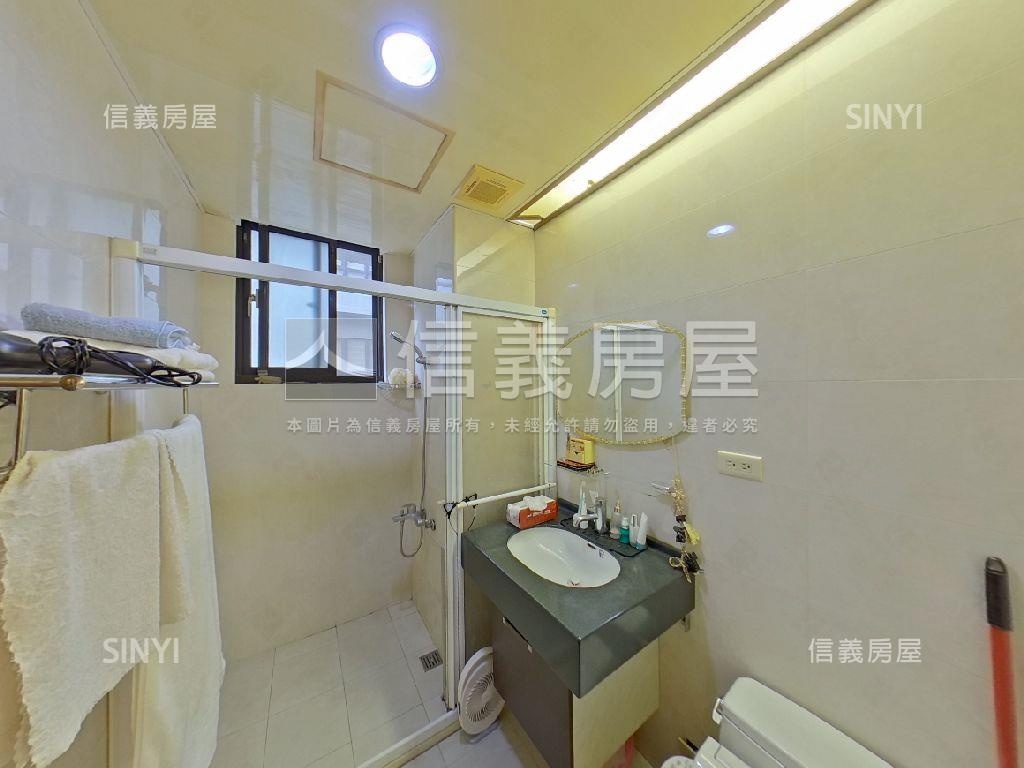 長榮蓮苑三房車位房屋室內格局與周邊環境