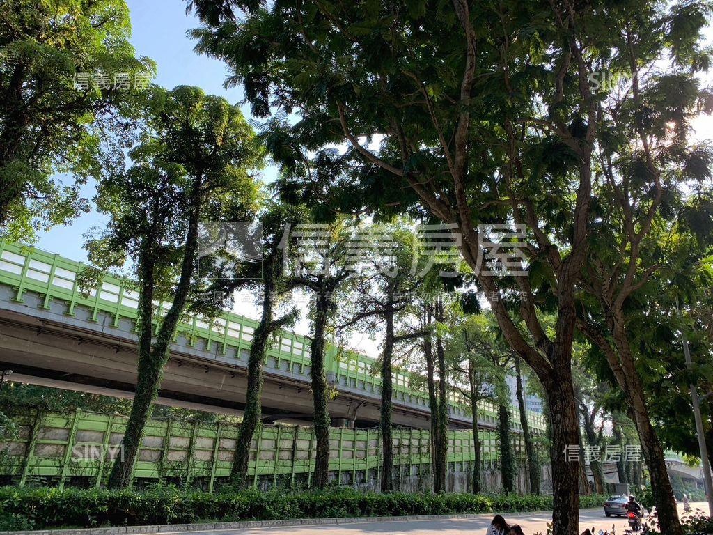 莎士比亞名邸雙龍學區設籍房屋室內格局與周邊環境