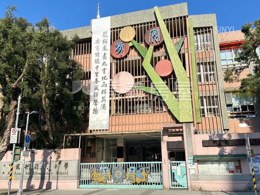 莎士比亞名邸雙龍學區設籍房屋室內格局與周邊環境