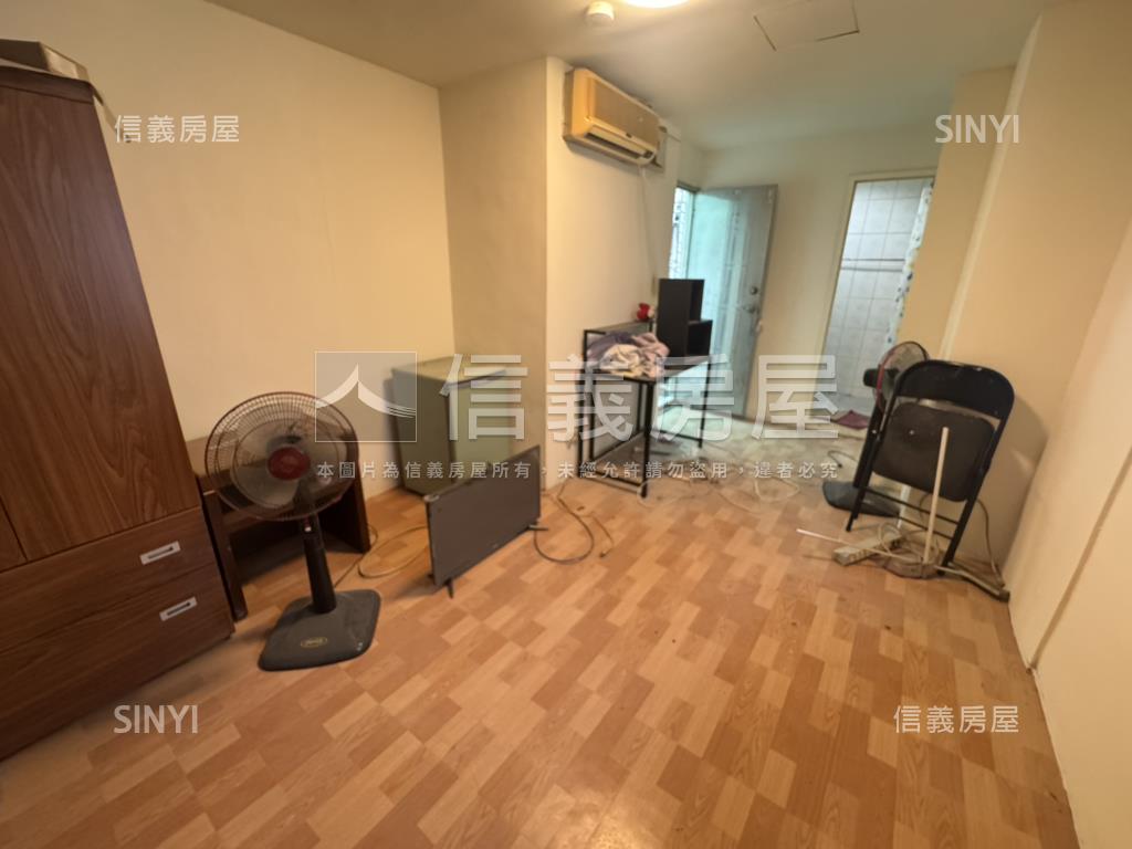 近環球˙包租公房屋室內格局與周邊環境