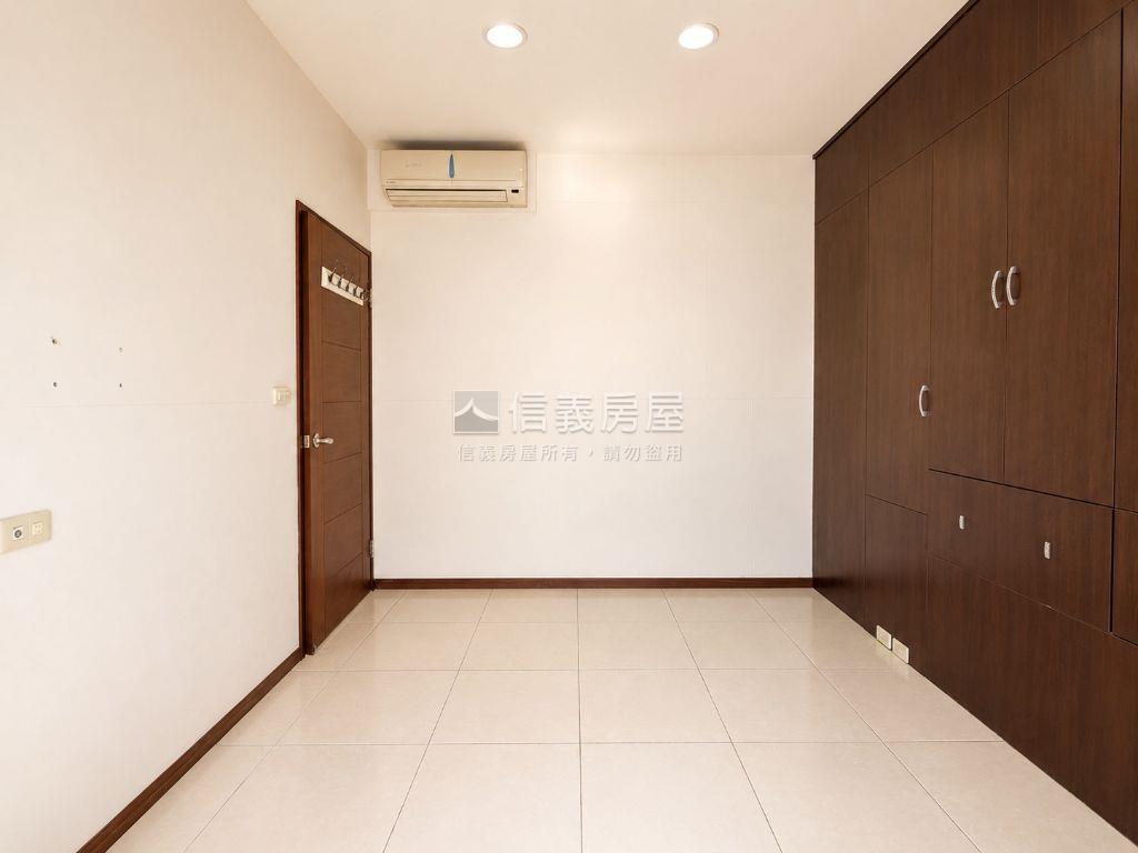 麗寶漂亮三房車位房屋室內格局與周邊環境