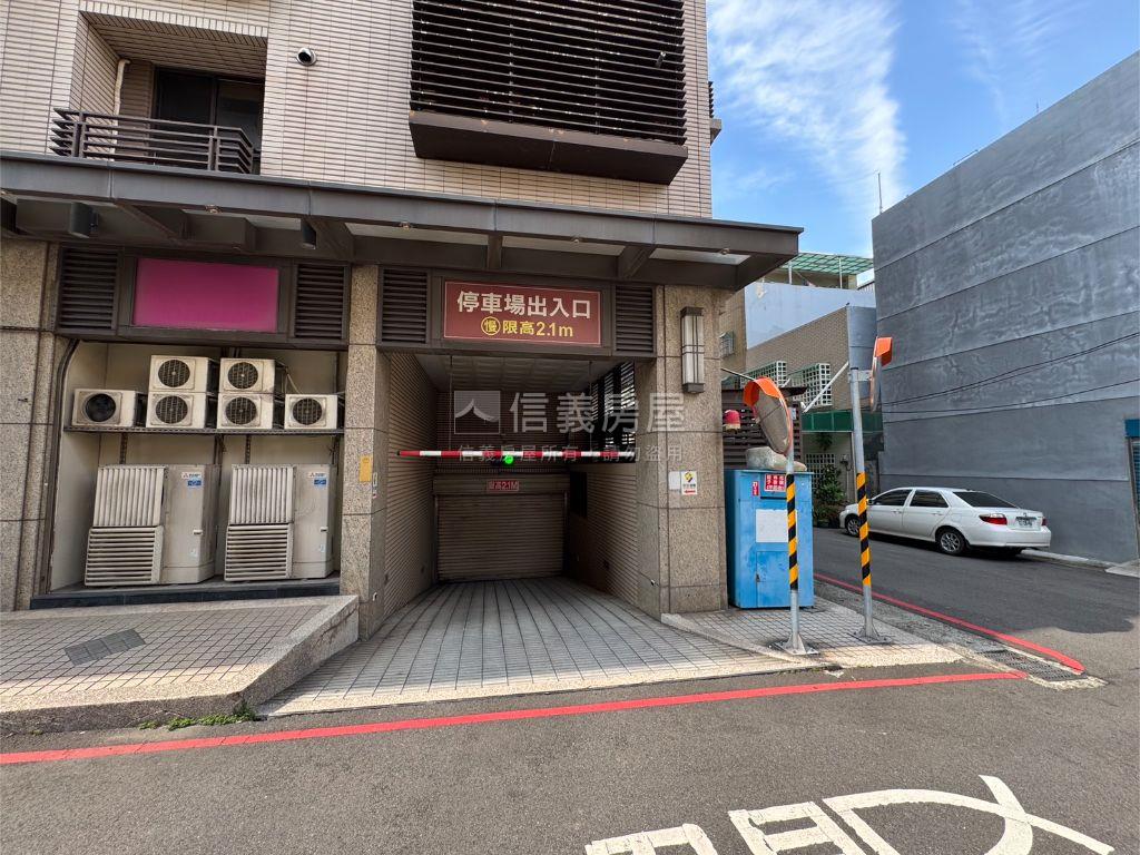 樂活市．頂樓採光兩房車位房屋室內格局與周邊環境
