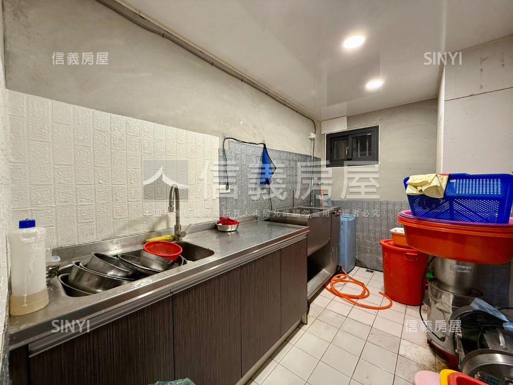 雷中街一樓招財店面房屋室內格局與周邊環境