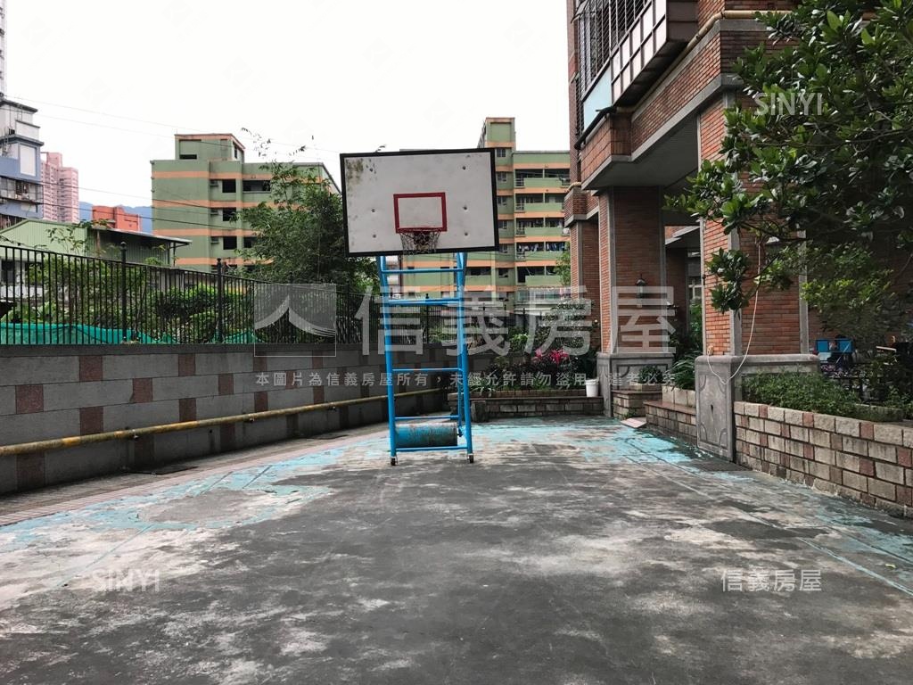 摩登家庭景觀美屋房屋室內格局與周邊環境