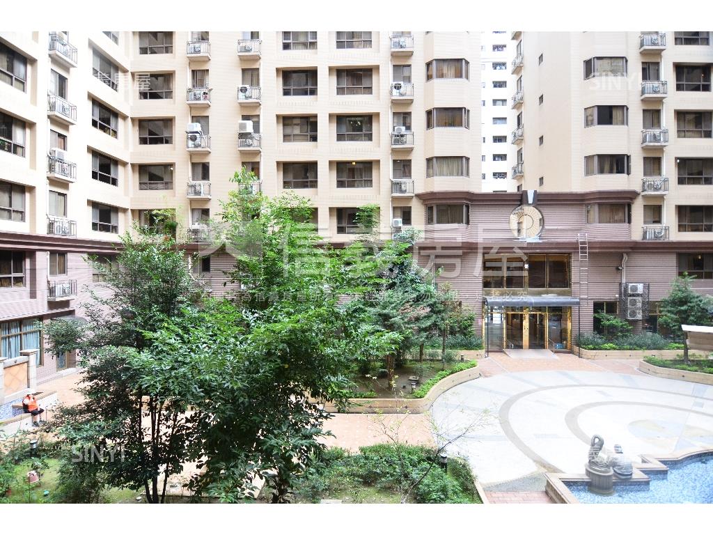 當代心花開三房車位房屋室內格局與周邊環境