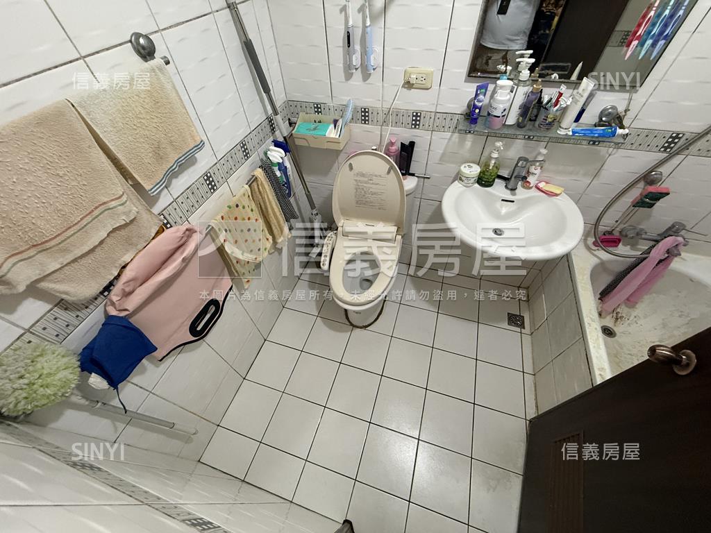 當代心花開三房車位房屋室內格局與周邊環境