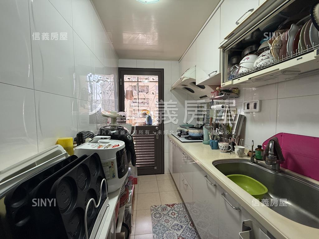 當代心花開三房車位房屋室內格局與周邊環境