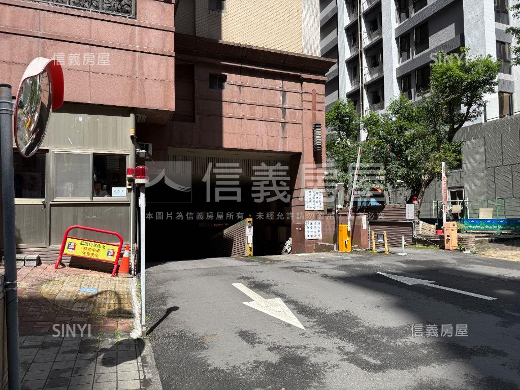 當代心花開三房車位房屋室內格局與周邊環境