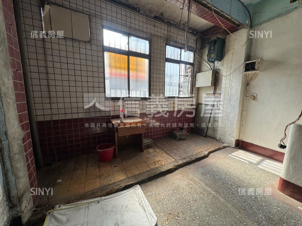 新樹正馬路金透天店面房屋室內格局與周邊環境