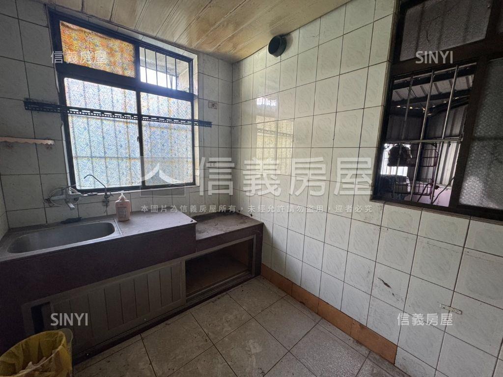 新樹正馬路金透天店面房屋室內格局與周邊環境