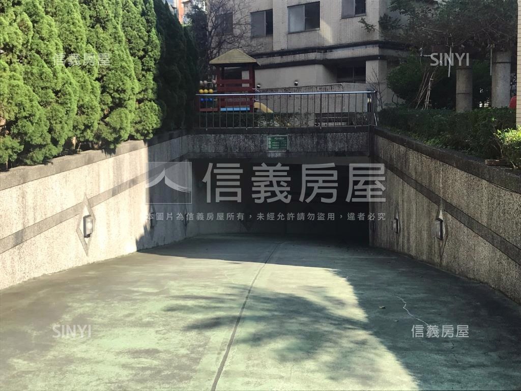 敦品稀有坡道平面車位釋出房屋室內格局與周邊環境
