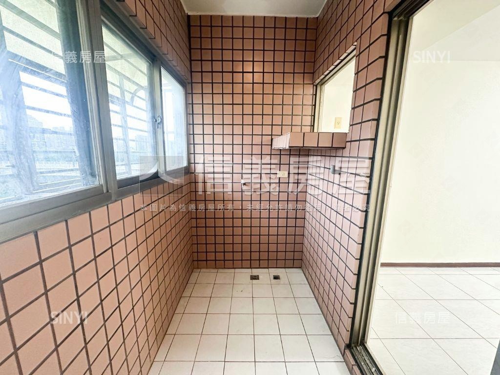 專任西區城市經典陽台套房房屋室內格局與周邊環境