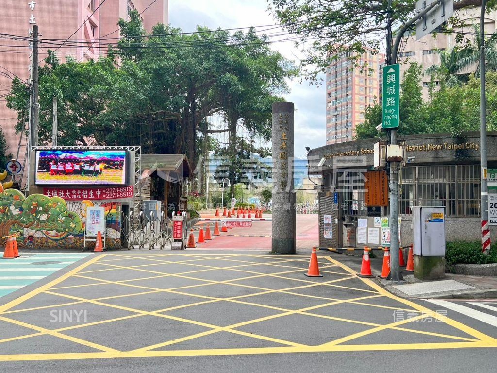 買方服務費１％近捷運兩房房屋室內格局與周邊環境