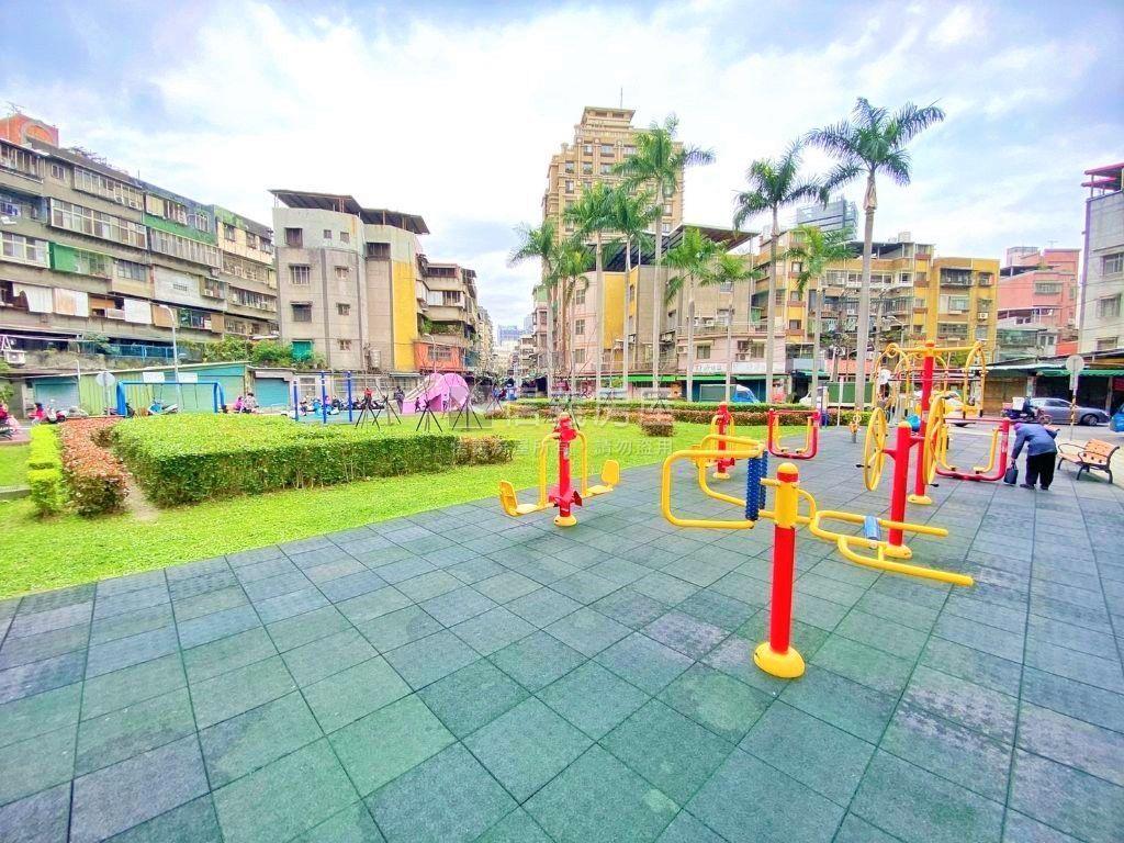 國泰小資美裝潢三樓房屋室內格局與周邊環境