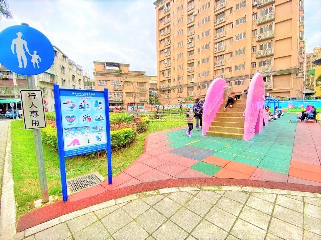 國泰小資美裝潢三樓房屋室內格局與周邊環境