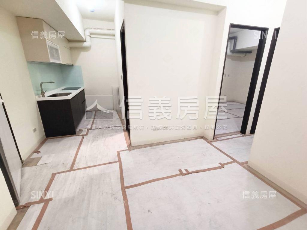 三鐵特區露臺優質二房車位房屋室內格局與周邊環境