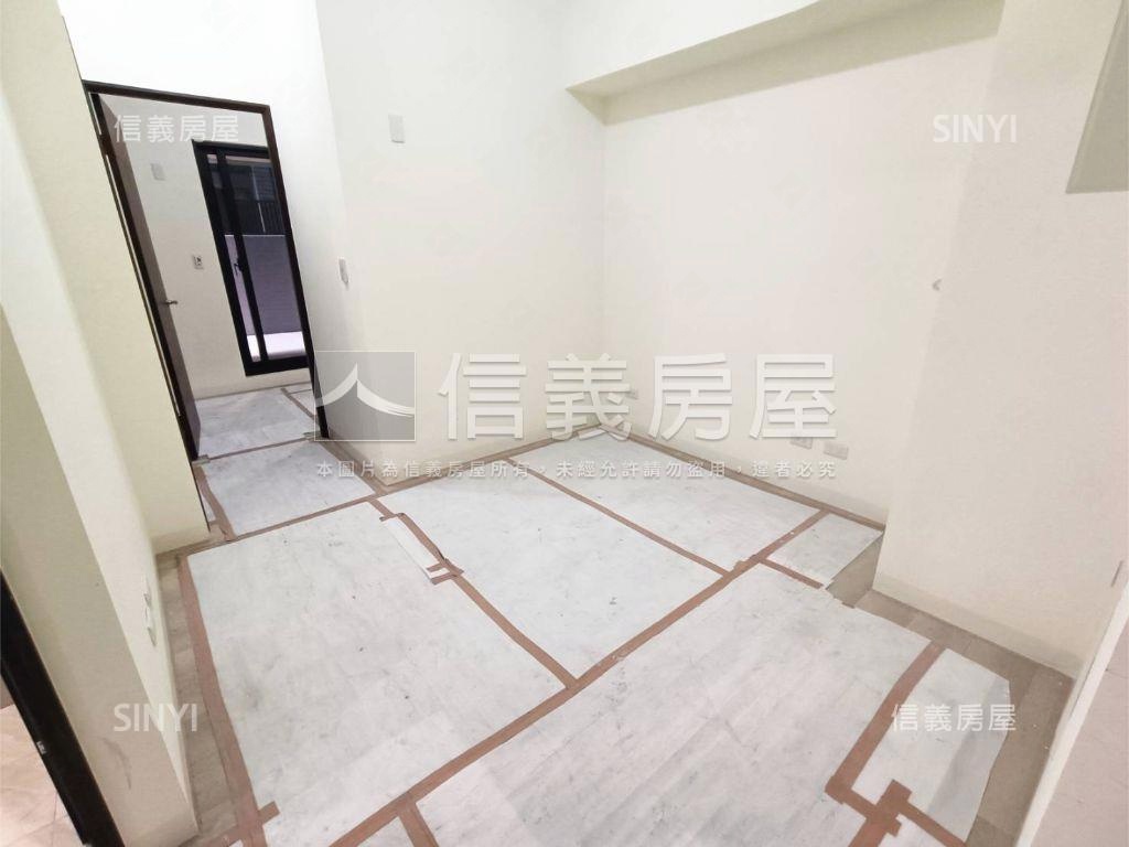 三鐵特區露臺優質二房車位房屋室內格局與周邊環境