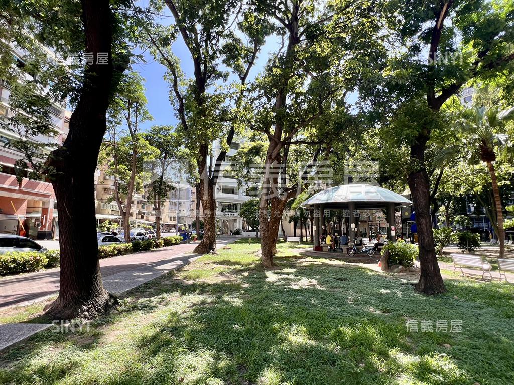 鎮京殿正面公園平車四房房屋室內格局與周邊環境