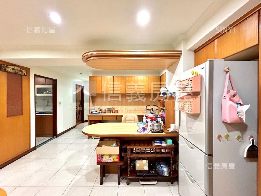 專任永和頂溪捷運峰閣三房房屋室內格局與周邊環境