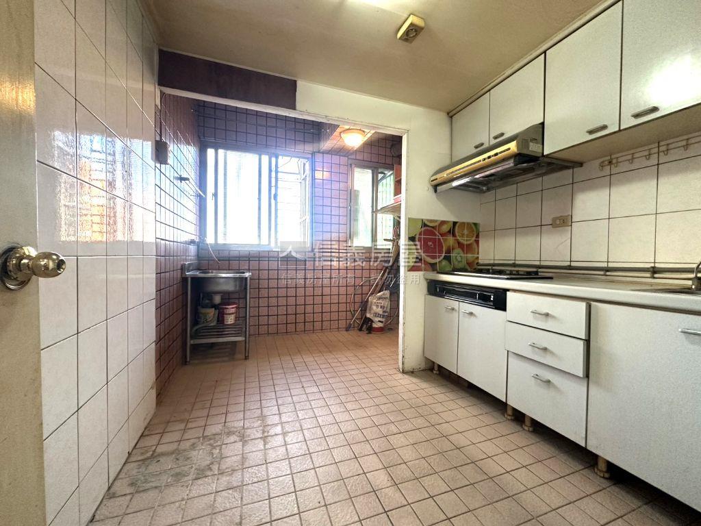 近仲平市場低總價兩房華廈房屋室內格局與周邊環境