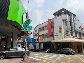 ★市政府旁角間顯眼樓店★
