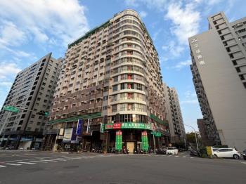 Ｒ１５捷運站三角窗