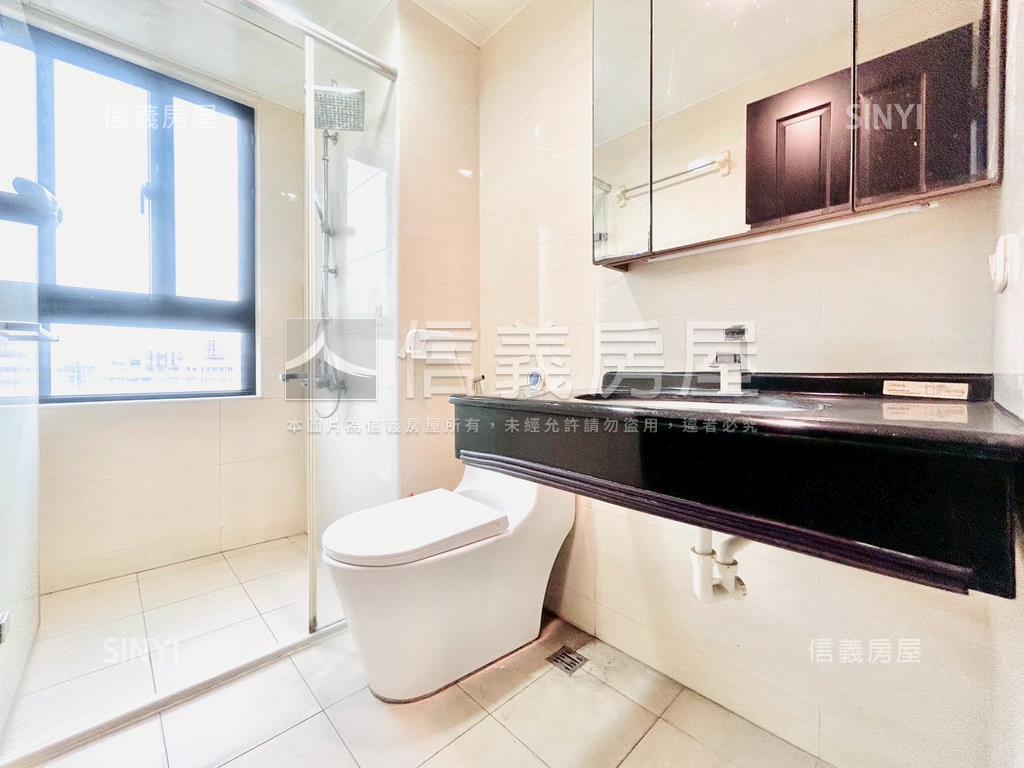 逢甲帝王戶三房車位面學校房屋室內格局與周邊環境