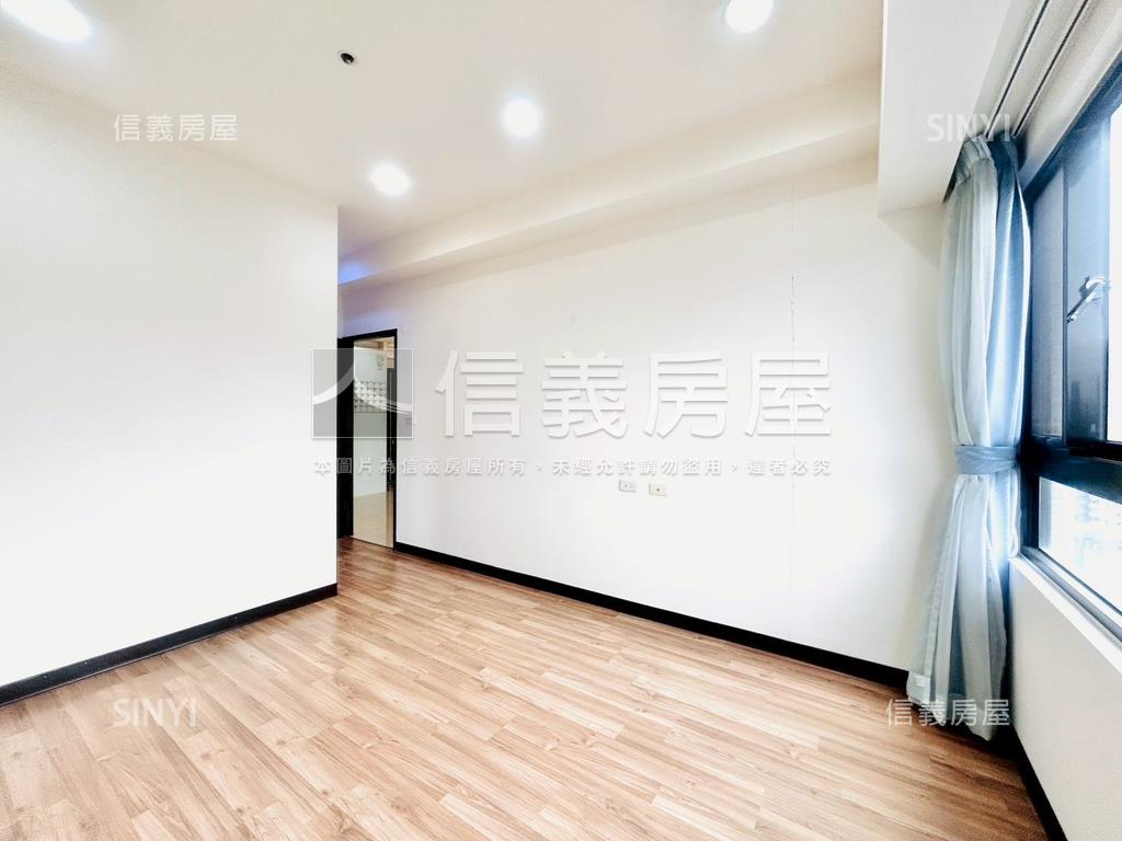 逢甲帝王戶三房車位面學校房屋室內格局與周邊環境