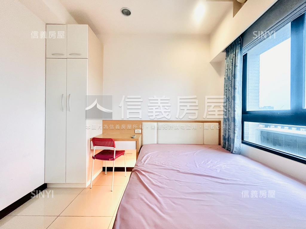 逢甲帝王戶三房車位面學校房屋室內格局與周邊環境