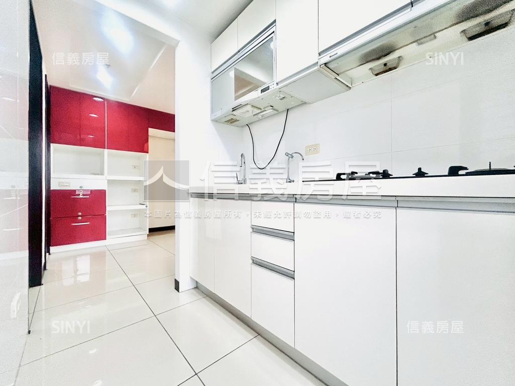 逢甲帝王戶三房車位面學校房屋室內格局與周邊環境