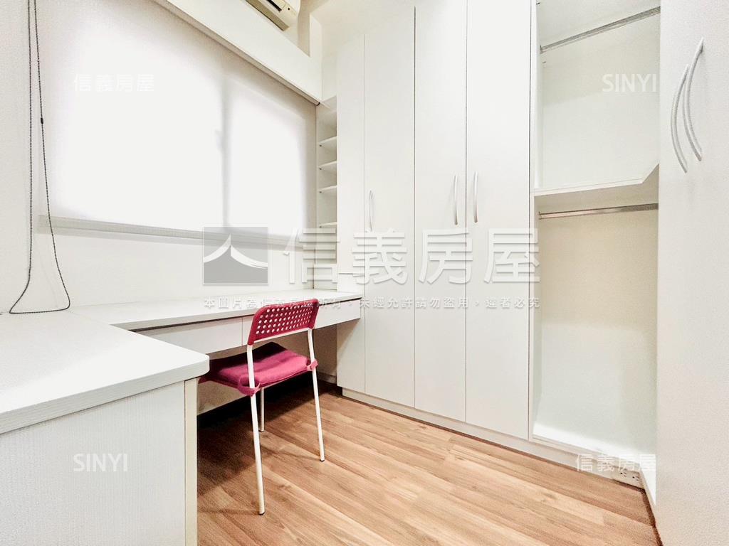 逢甲帝王戶三房車位面學校房屋室內格局與周邊環境