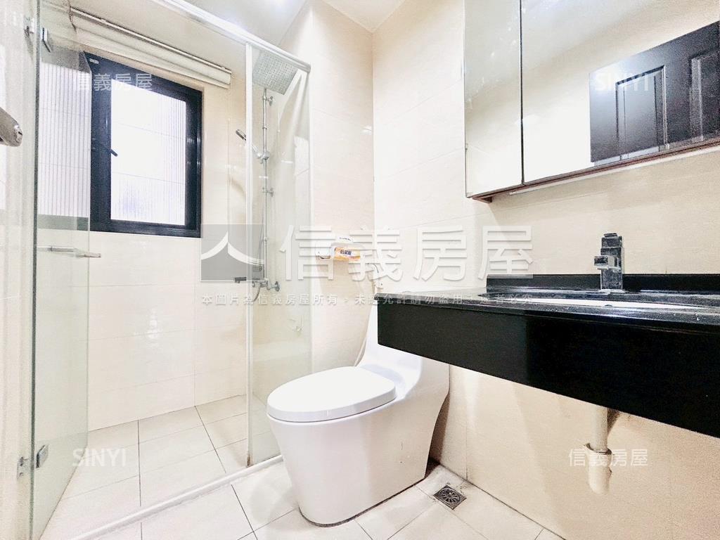 逢甲帝王戶三房車位面學校房屋室內格局與周邊環境