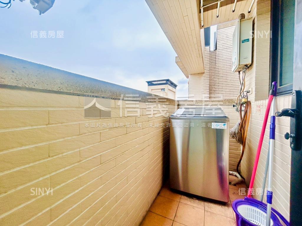 逢甲帝王戶三房車位面學校房屋室內格局與周邊環境